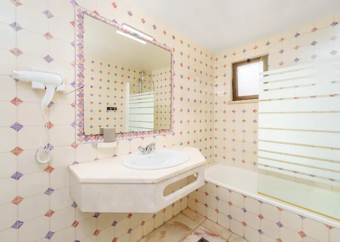 402 - Oura - 2 Bedroomed - Sea View